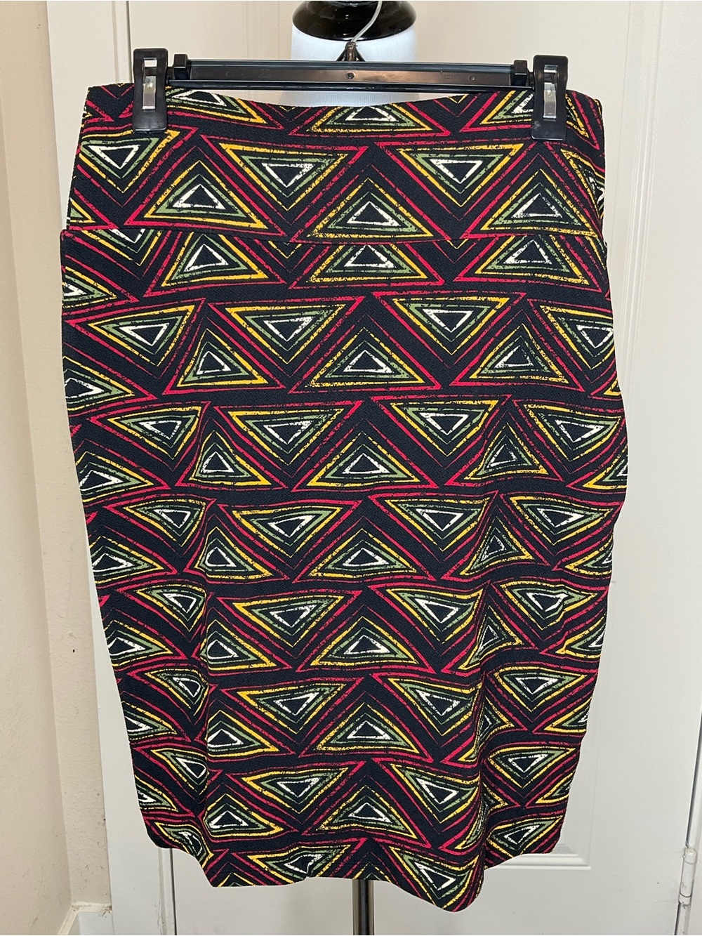 LuLaRoe Cassie Black Red Yellow GreenGeometric Triangle Pencil SkirtL